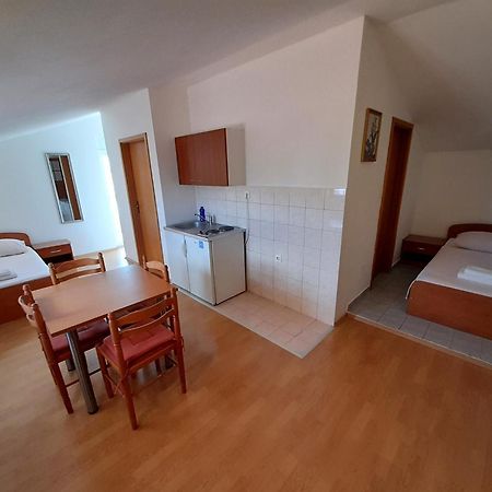 Apartments Nikolas ヴォディツェ エクステリア 写真