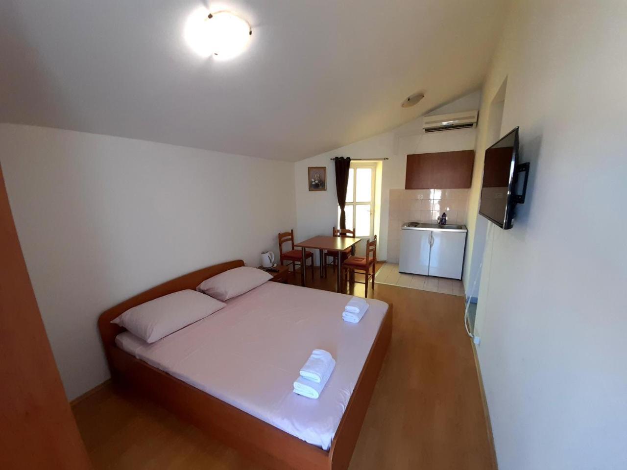 Apartments Nikolas ヴォディツェ エクステリア 写真