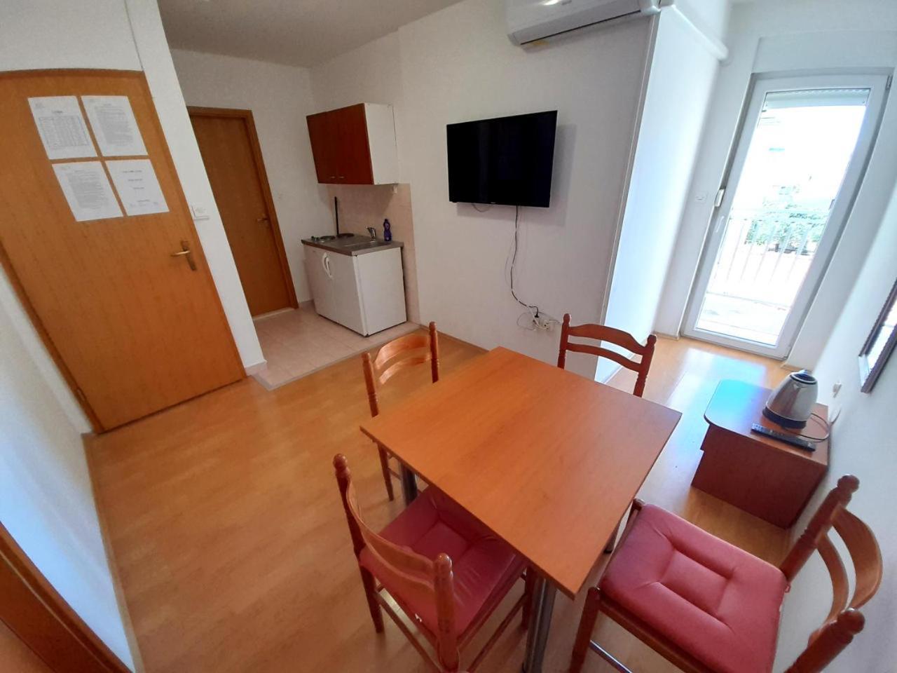 Apartments Nikolas ヴォディツェ エクステリア 写真