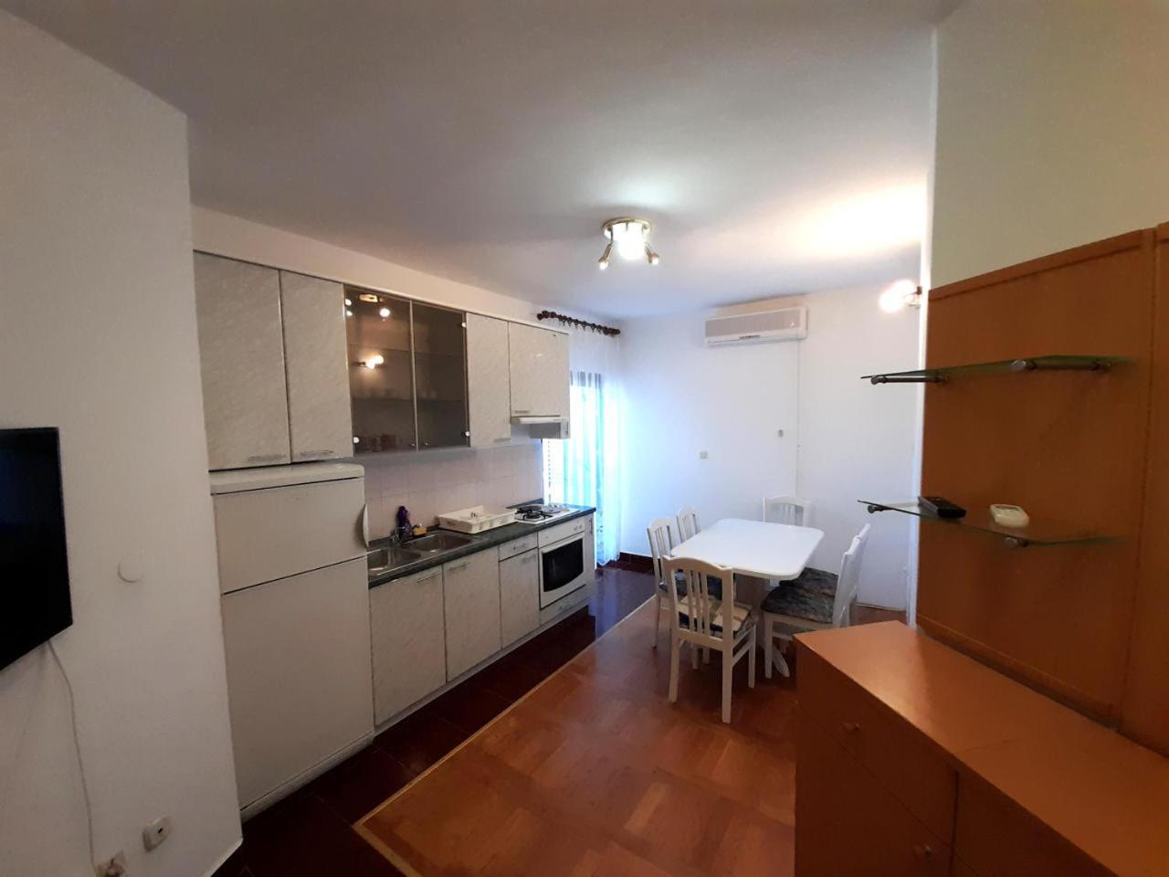 Apartments Nikolas ヴォディツェ エクステリア 写真