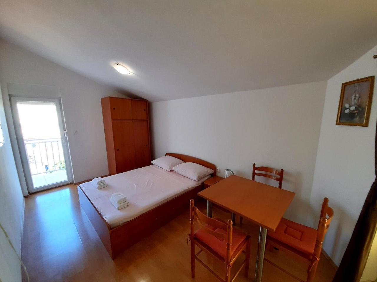 Apartments Nikolas ヴォディツェ エクステリア 写真