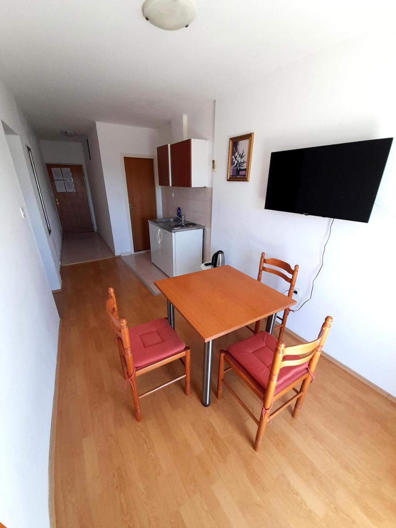 Apartments Nikolas ヴォディツェ エクステリア 写真