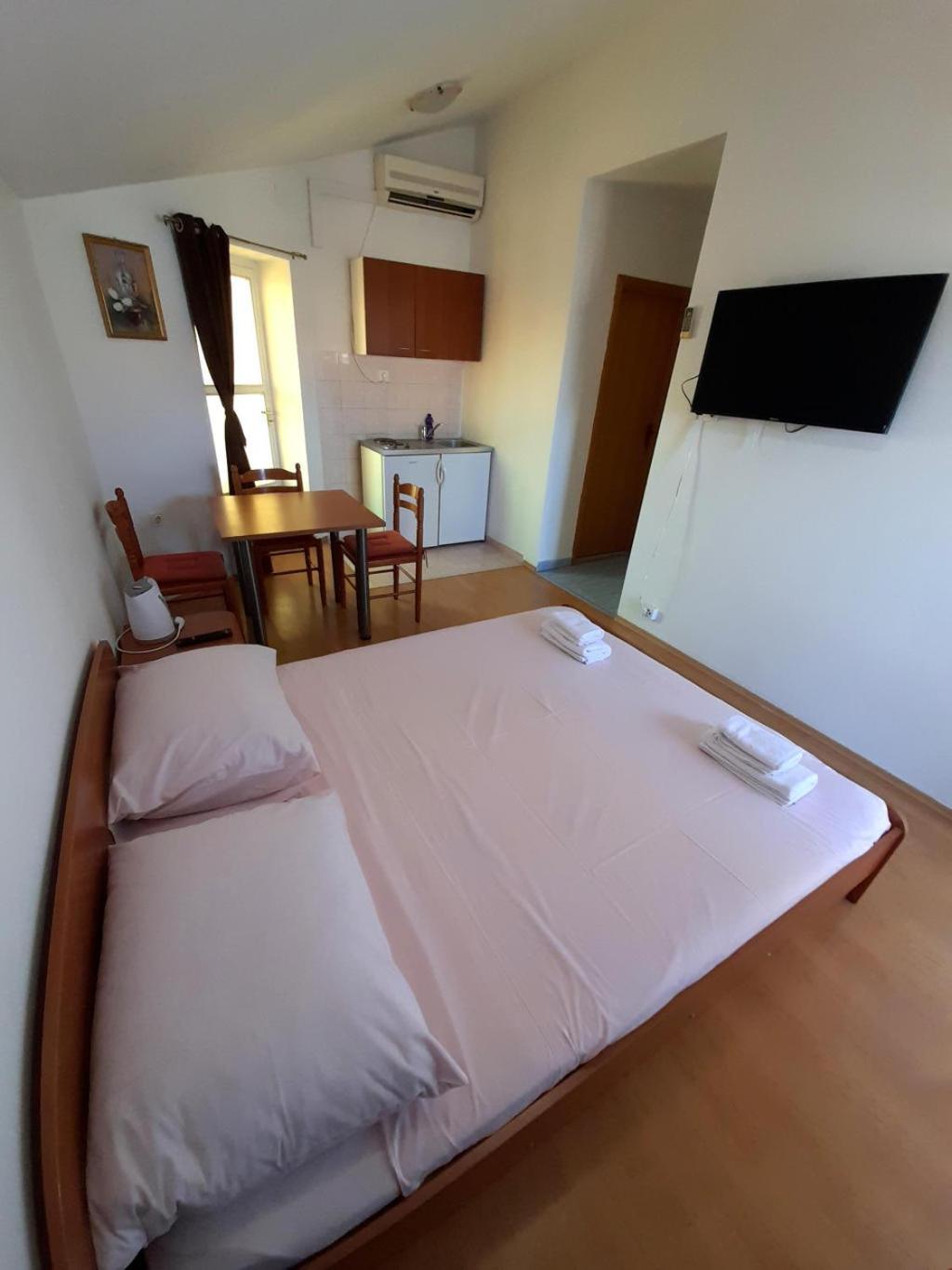 Apartments Nikolas ヴォディツェ エクステリア 写真