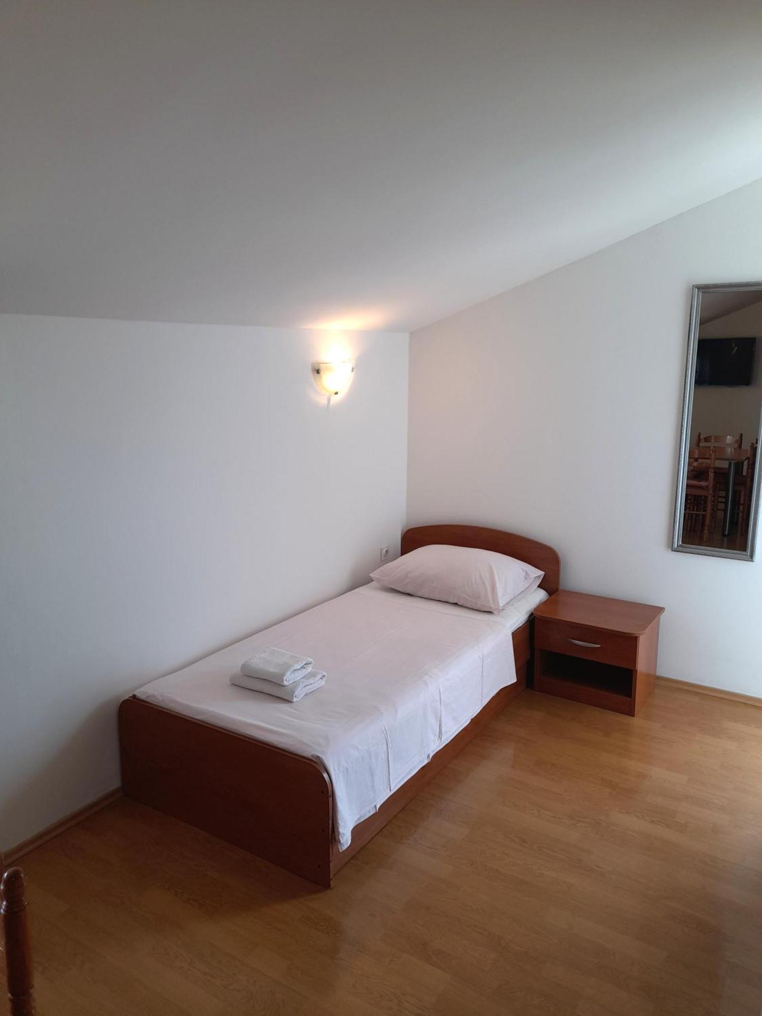 Apartments Nikolas ヴォディツェ エクステリア 写真