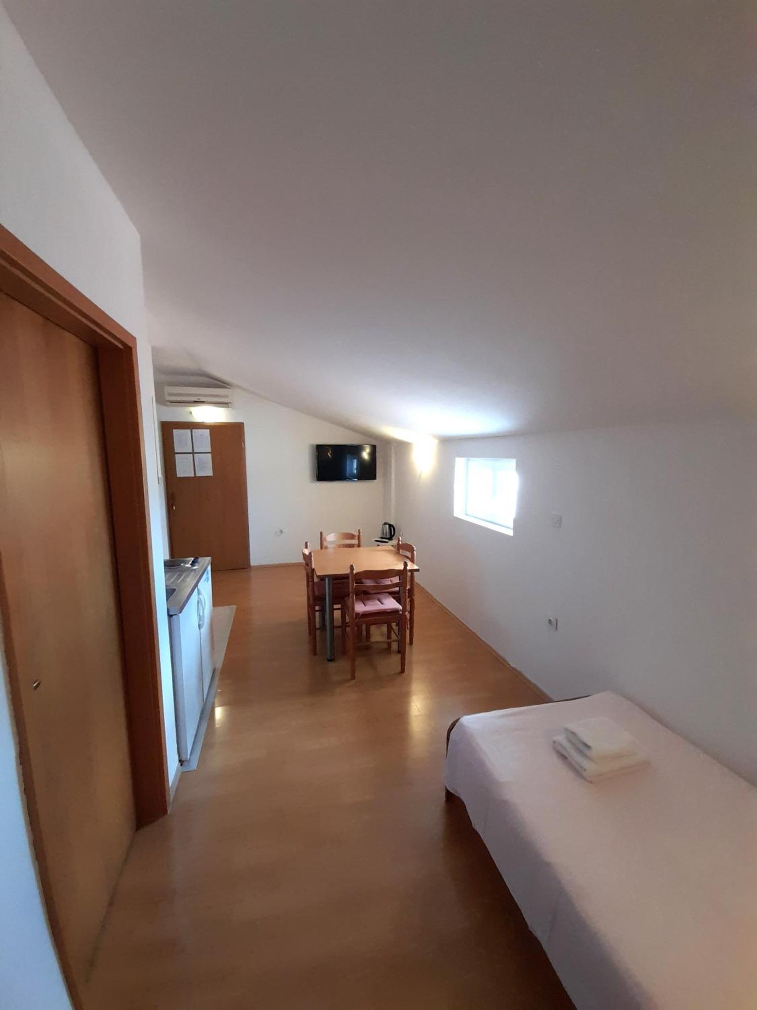 Apartments Nikolas ヴォディツェ エクステリア 写真